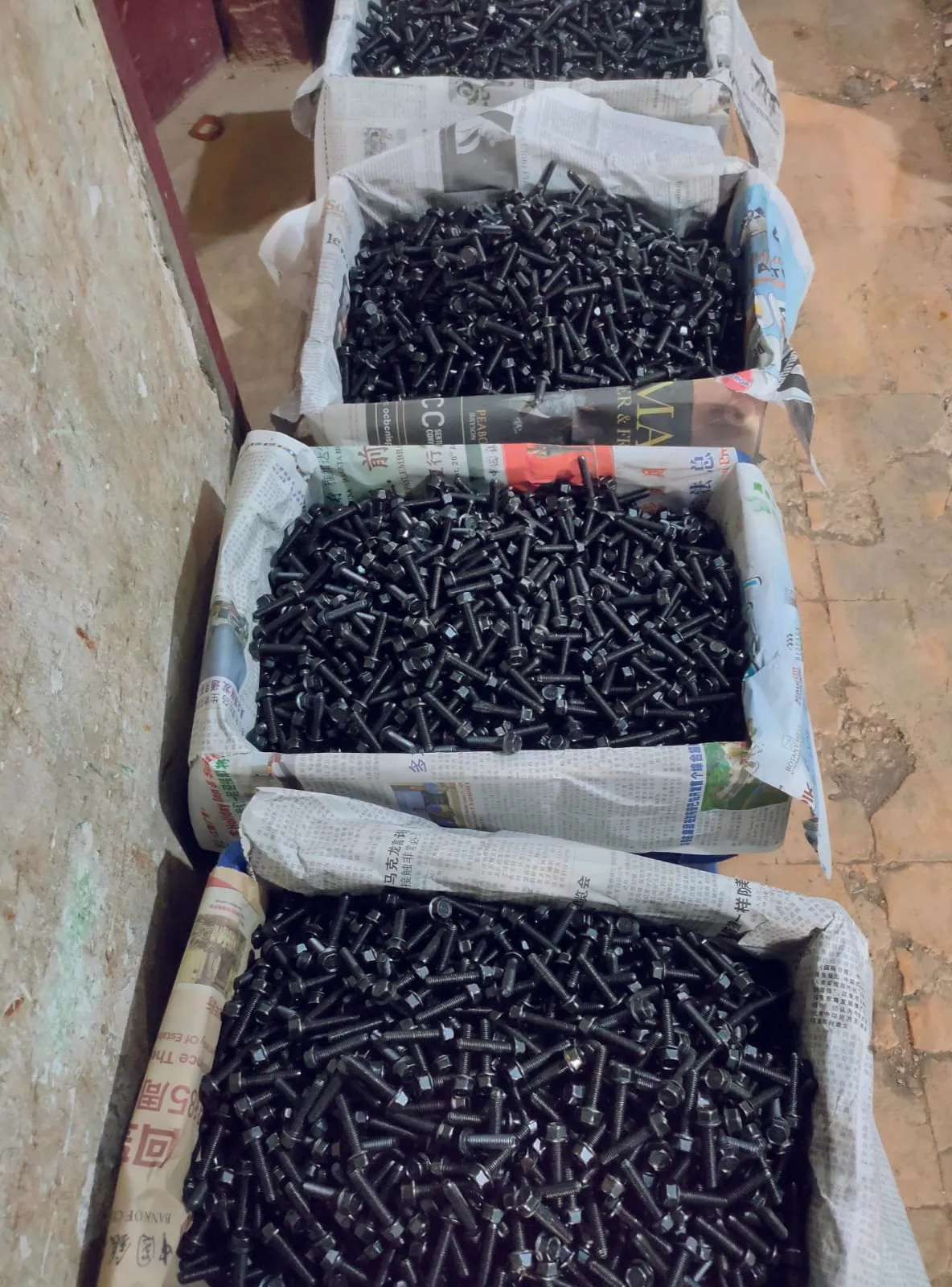 Bolt dan nut untuk kebutuhan fastening industri.