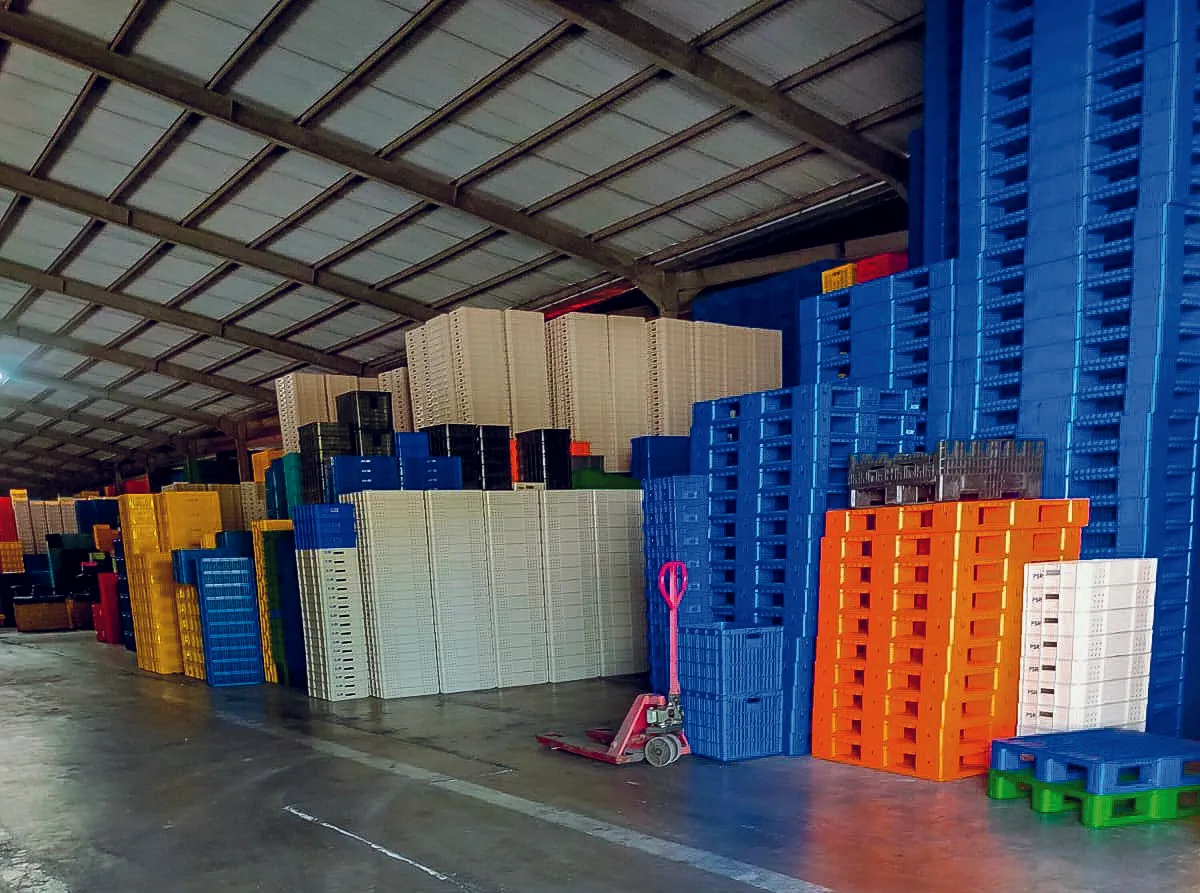 Area gudang dengan display polybox dan material handling Panama Abyudaya.